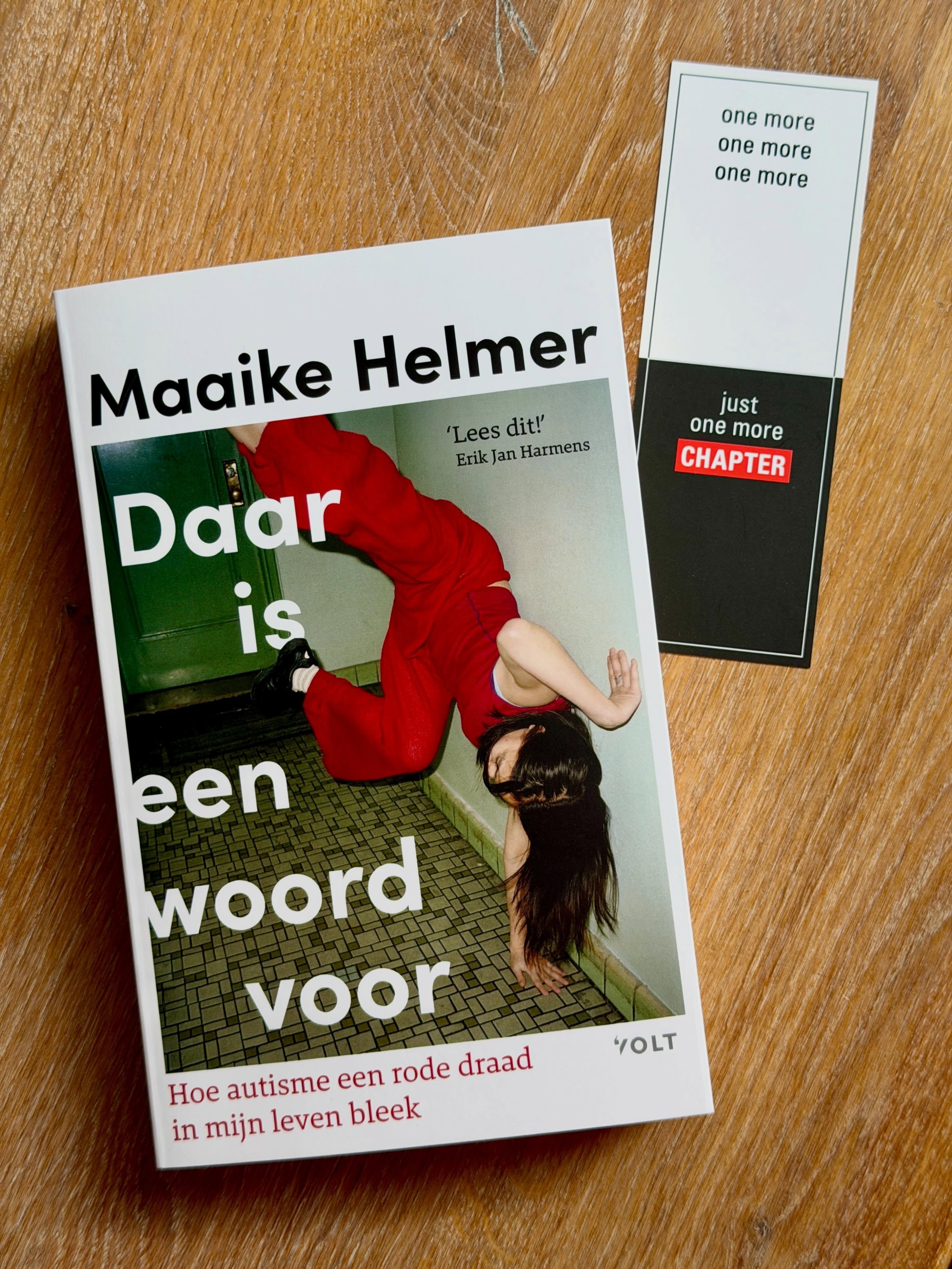 ❤️🖤❤️
“Wat ik voel:
Daar is een woord voor.
Daar is een woord voor.
DAAR IS EEN WOORD VOOR.  Het woord is autisme. Zeven letters die eindelijk duidelijkheid geven, die vraagtekens vervangen.”  Een onwijs fijn lezend boek over de late autisme diagnose van Maaike Helmer, waarin ze op zoek gaat naar (achteraf gezien) die rode draad in haar leven. Nu op mijn blog, link in bio:  Daar is een woord voor - @maaike.helmer @stressedout_nl @uitgeverijvolt  #daariseenwoordvoor #maaikehelmer #autisme #biebmiepje